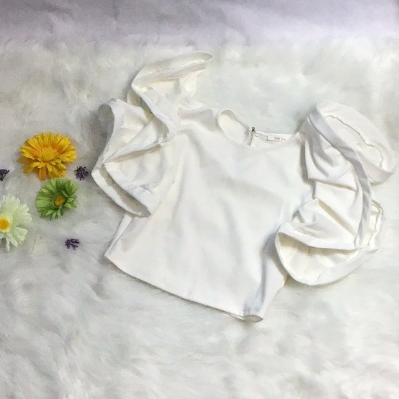 Basic Ruffle Top🛍 - Picture 2 of 5